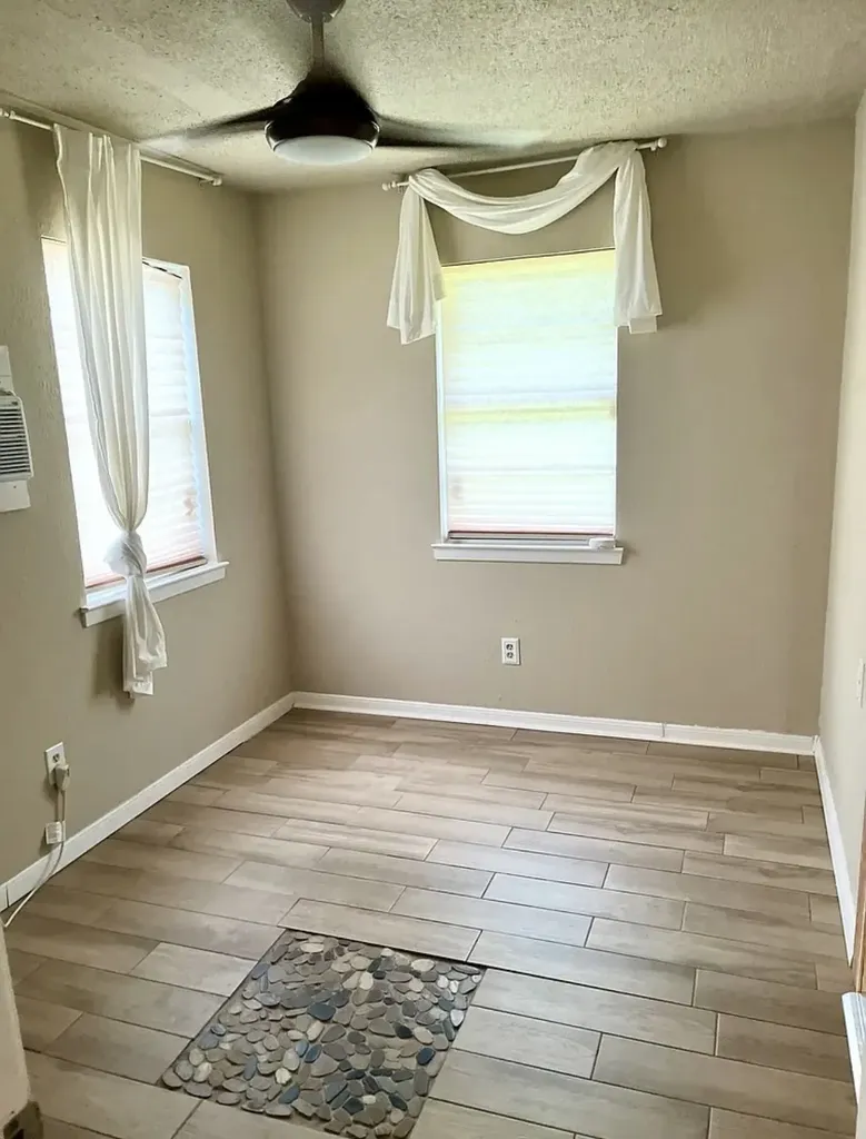 307 W Broadmore Avenue Wills Point TX 75169