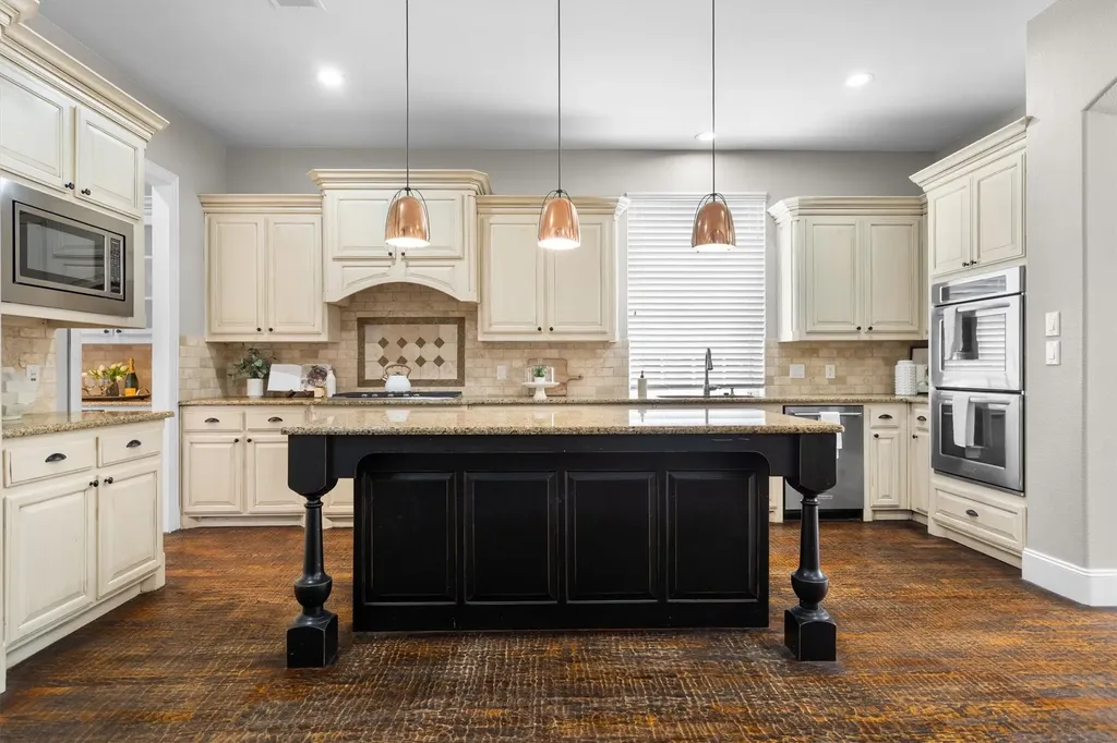 9161 Cedar Ridge Lantana TX 76226
