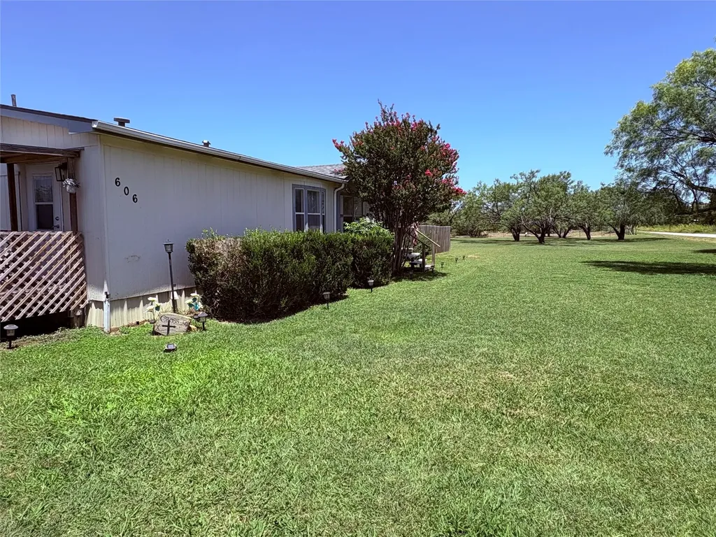 606 W 16th Street Cisco TX 76437