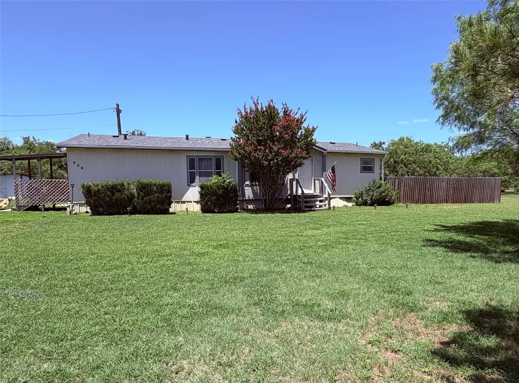 606 W 16th Street Cisco TX 76437