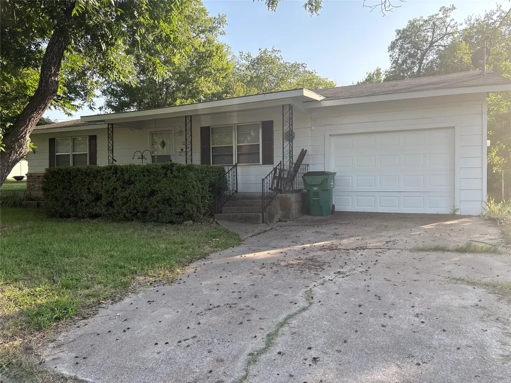 307 S Avenue P Clifton TX 76634