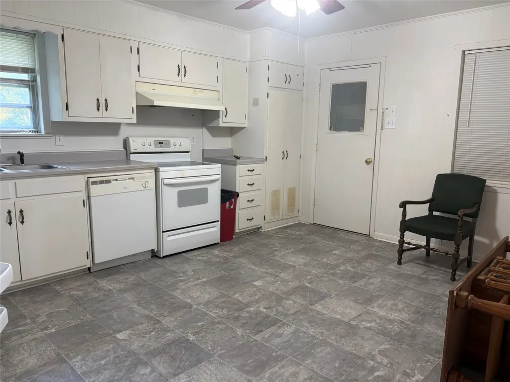 307 S Avenue P Clifton TX 76634