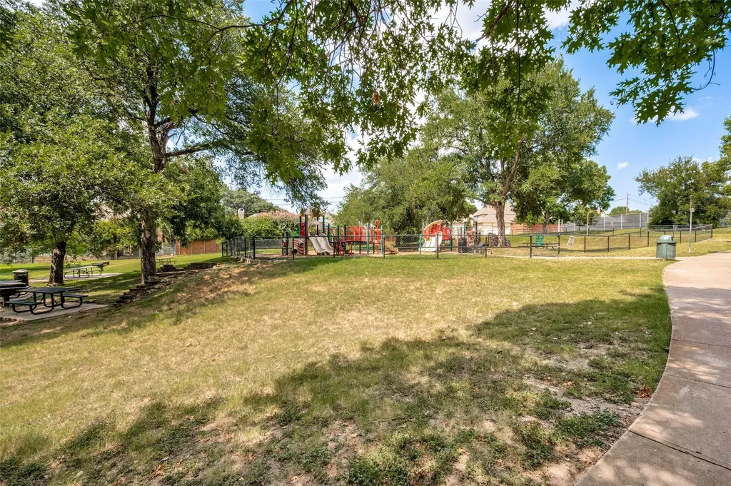 6220 Bentwood Trail Dallas TX 75252
