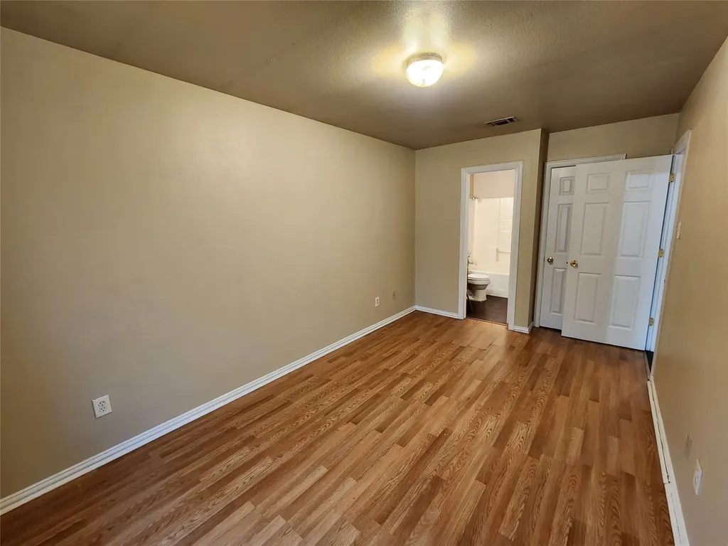 939 Baker Street Fort Worth TX 76104