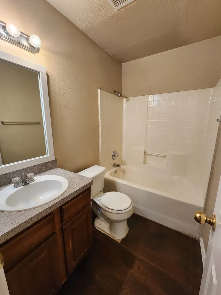 939 Baker Street Fort Worth TX 76104