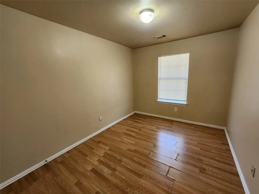 939 Baker Street Fort Worth TX 76104
