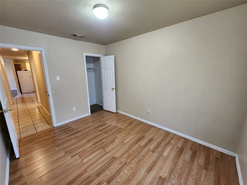 939 Baker Street Fort Worth TX 76104
