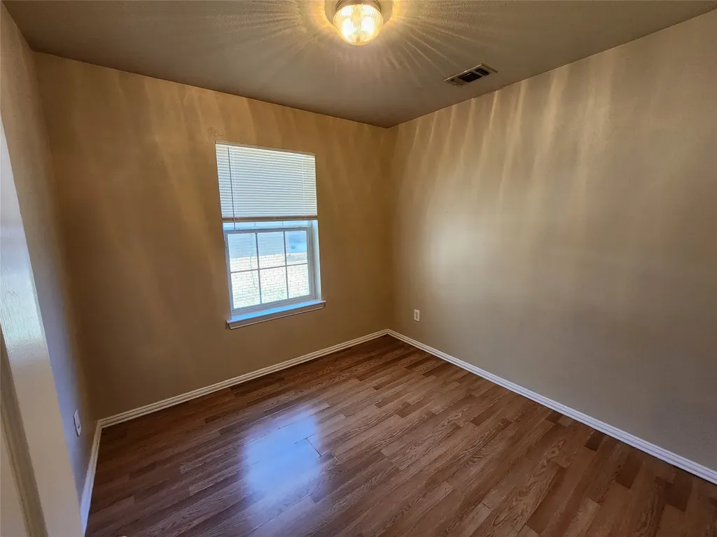 939 Baker Street Fort Worth TX 76104