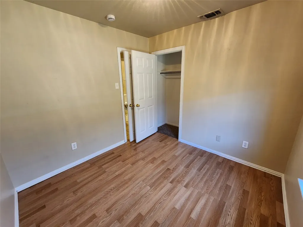 939 Baker Street Fort Worth TX 76104