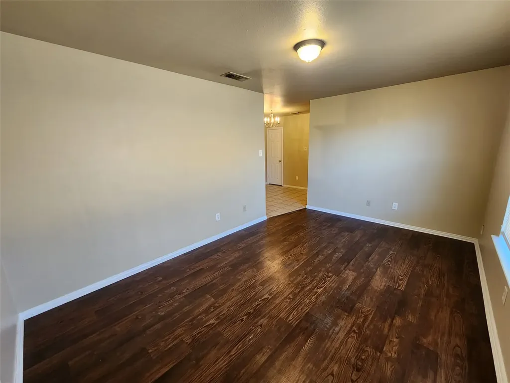 939 Baker Street Fort Worth TX 76104