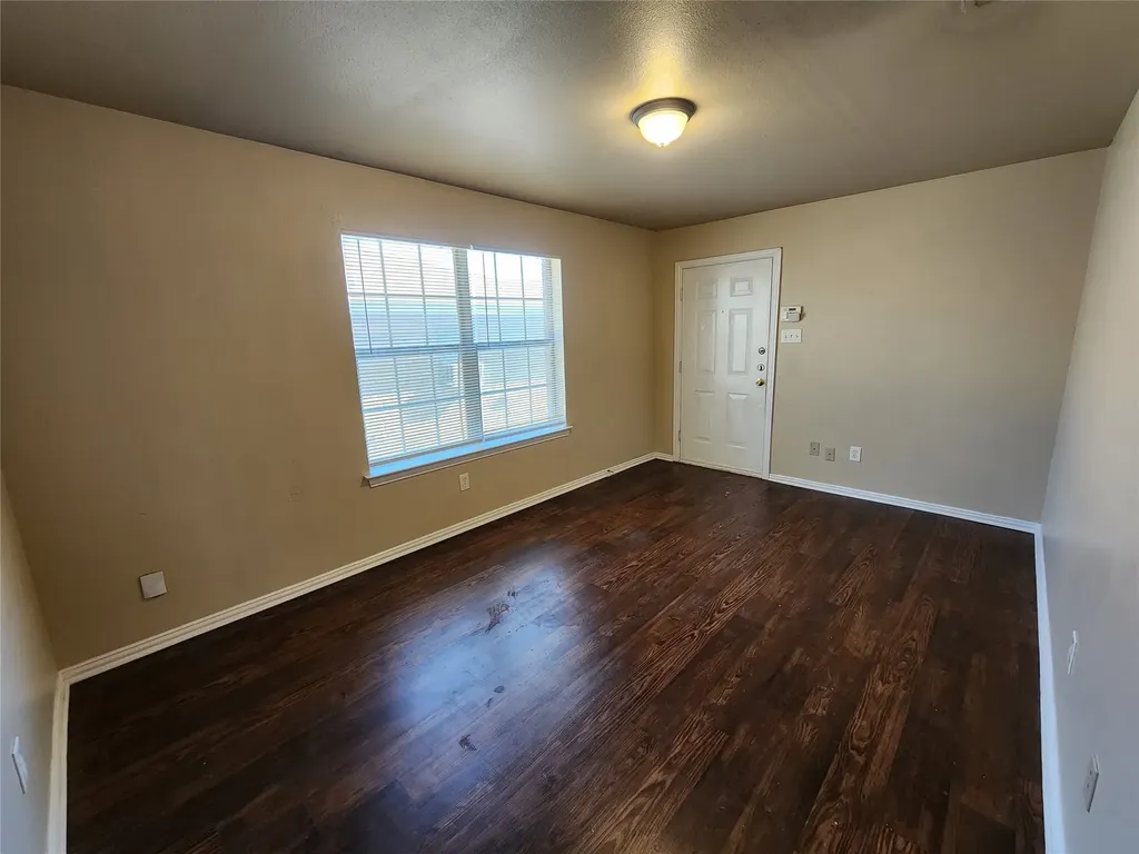 939 Baker Street Fort Worth TX 76104