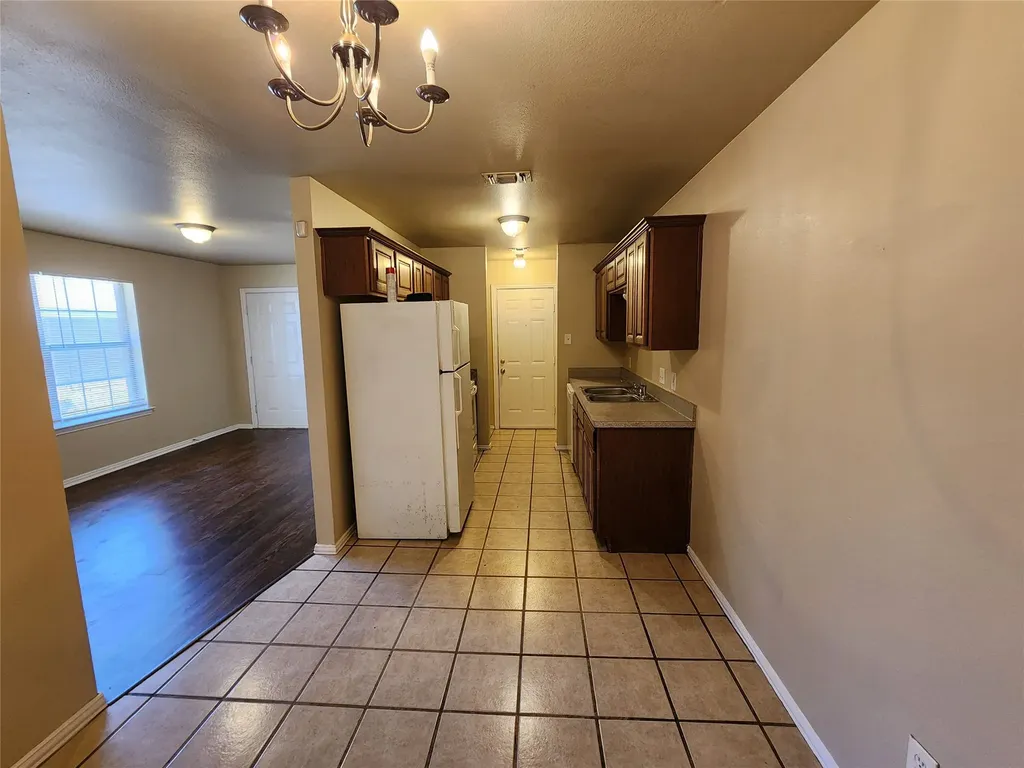 939 Baker Street Fort Worth TX 76104