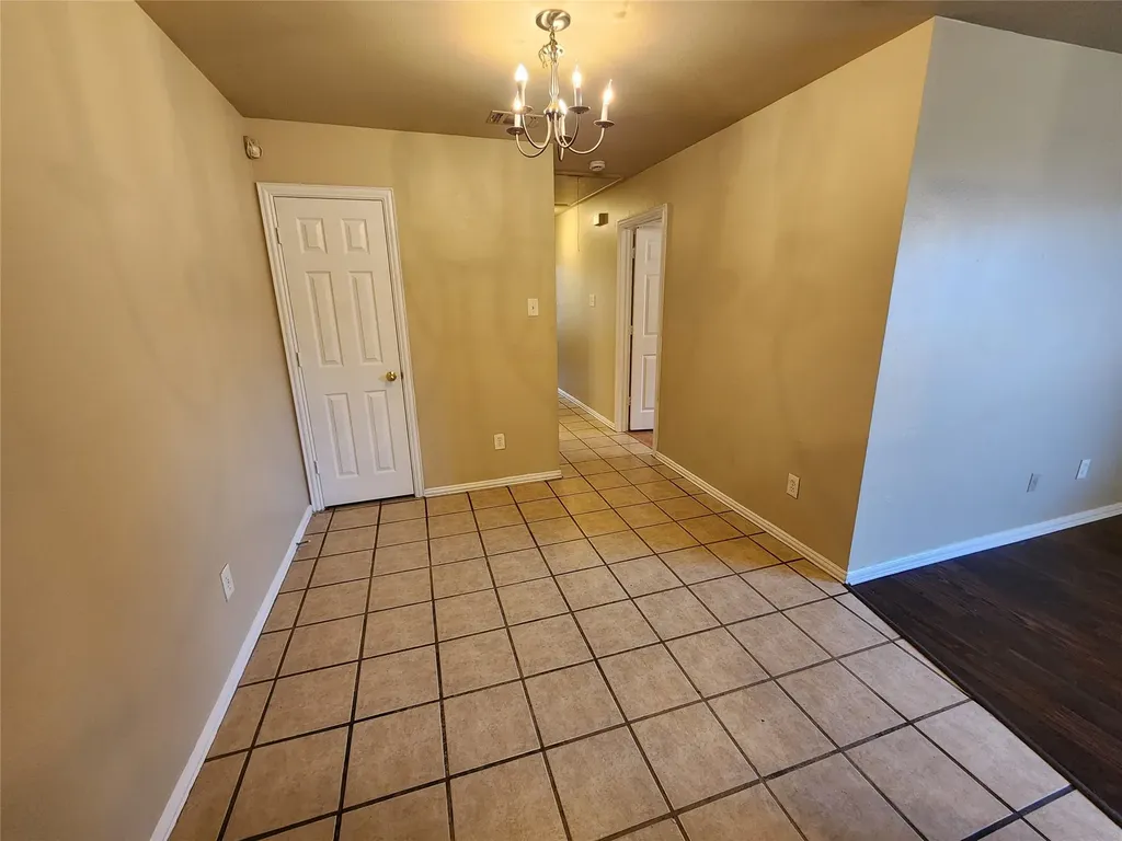 939 Baker Street Fort Worth TX 76104