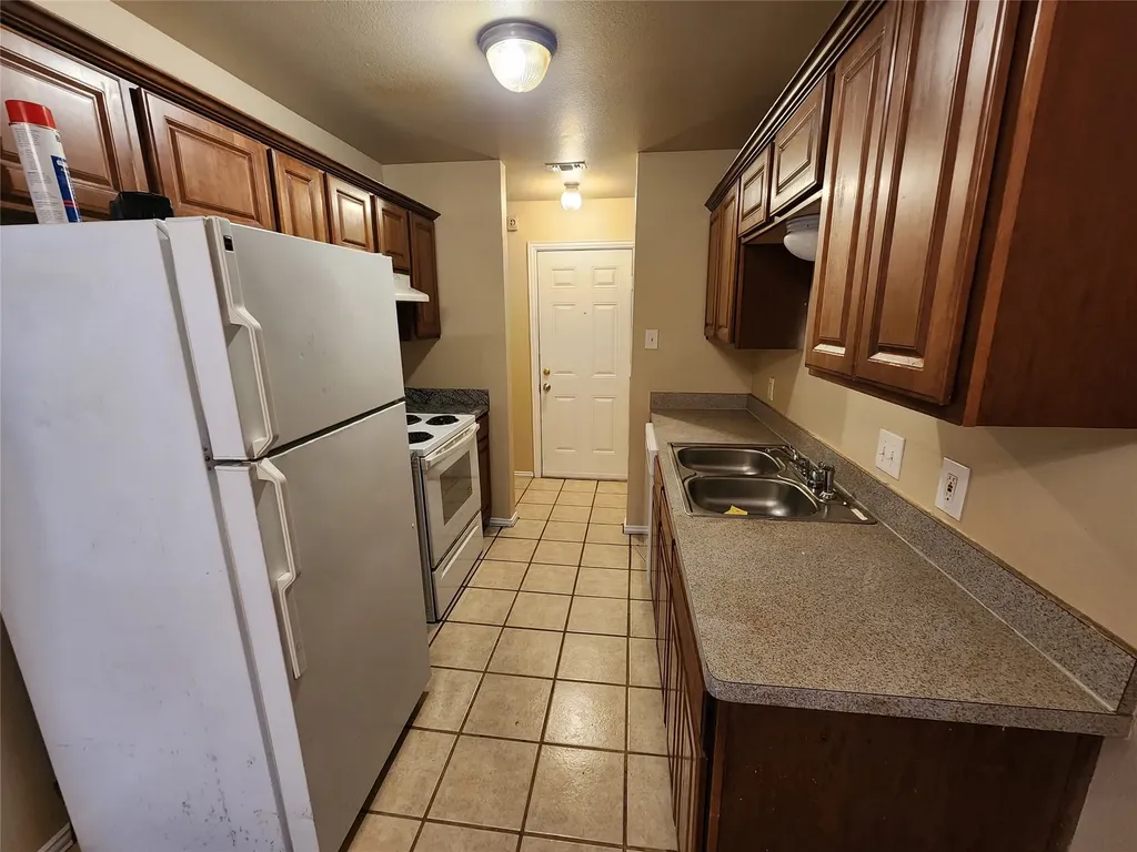 939 Baker Street Fort Worth TX 76104