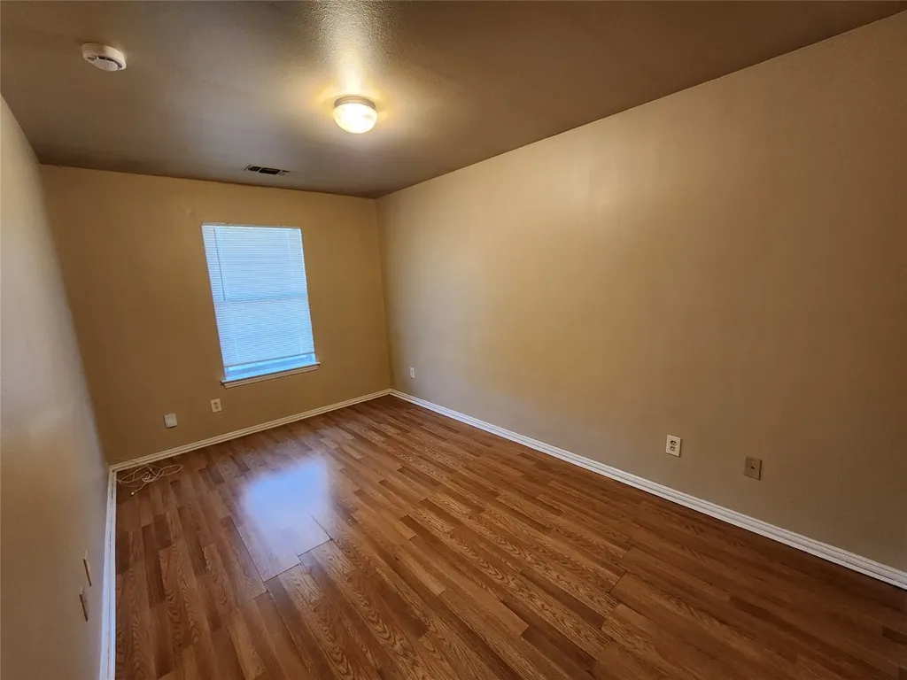 939 Baker Street Fort Worth TX 76104