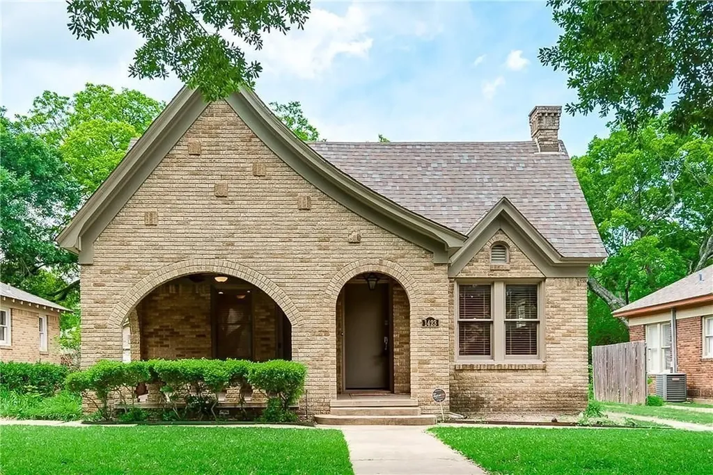1423 Hollywood Avenue Dallas TX 75208