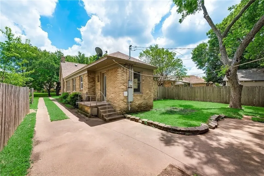 1423 Hollywood Avenue Dallas TX 75208
