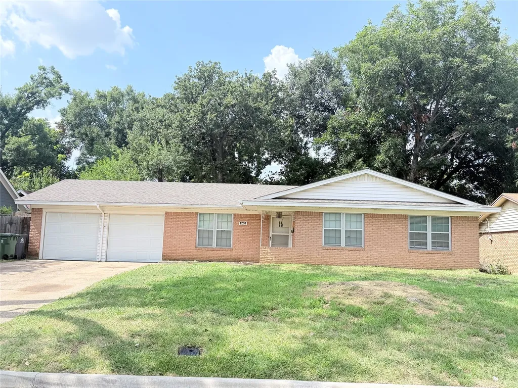 1207 Cherokee Street Arlington TX 76012