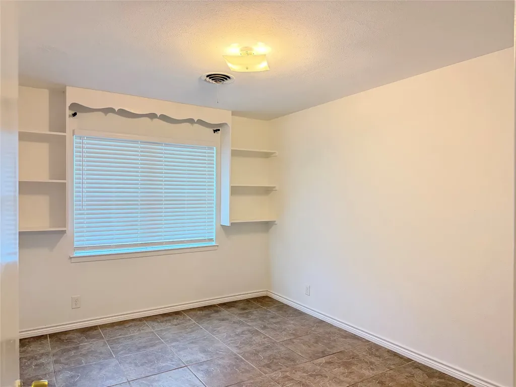 1207 Cherokee Street Arlington TX 76012