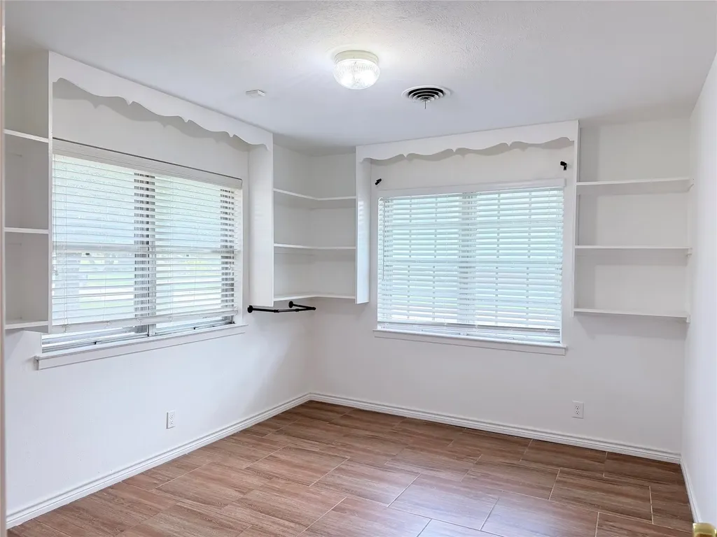 1207 Cherokee Street Arlington TX 76012