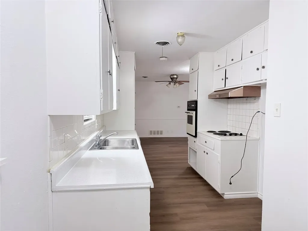 1207 Cherokee Street Arlington TX 76012