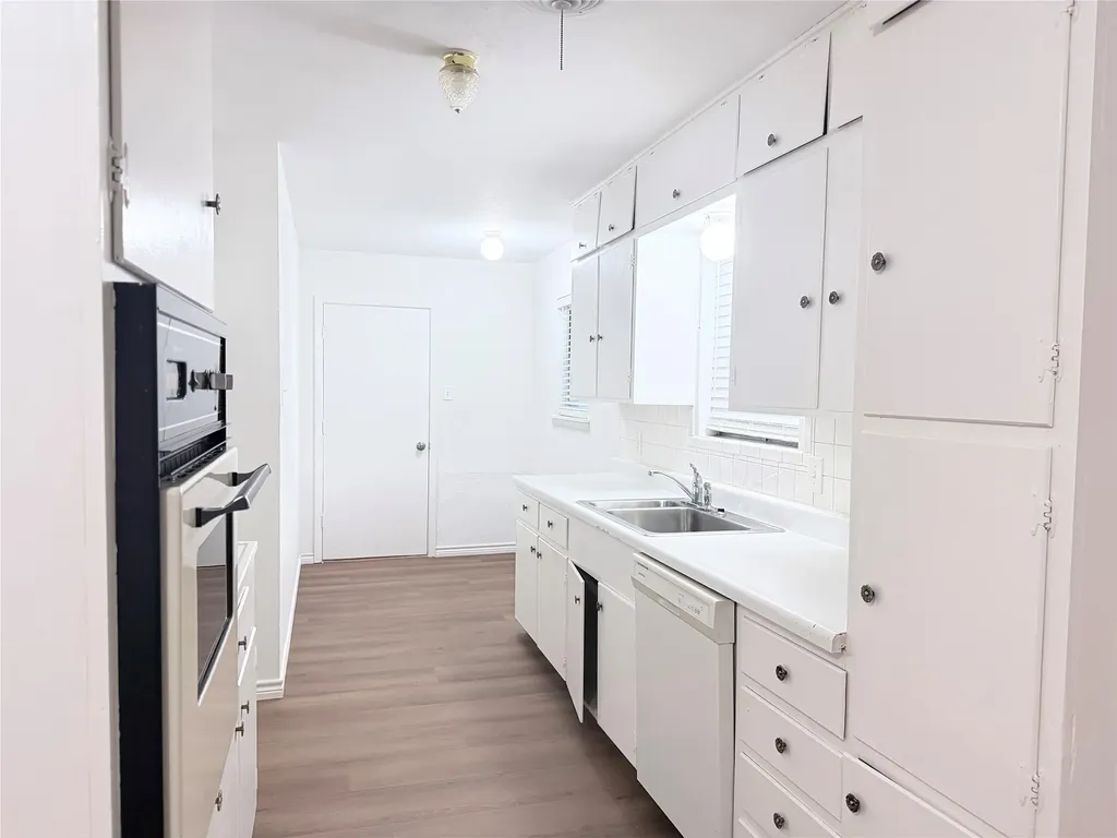 1207 Cherokee Street Arlington TX 76012