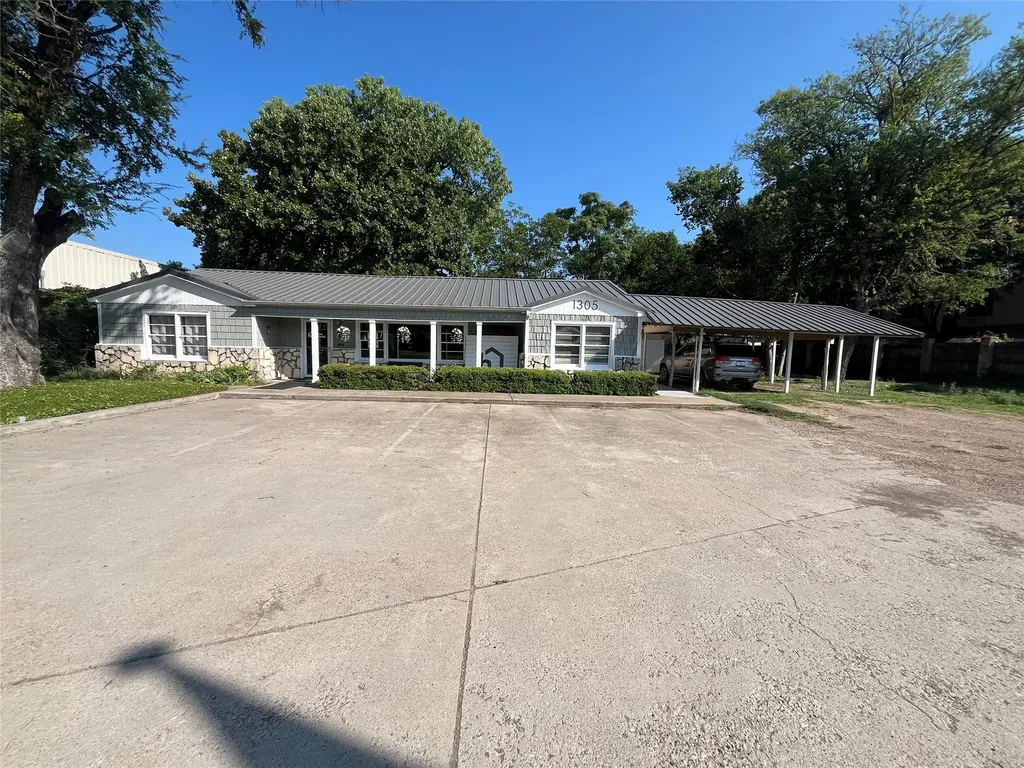 1305 NE Big Bend Trail Glen Rose TX 76043