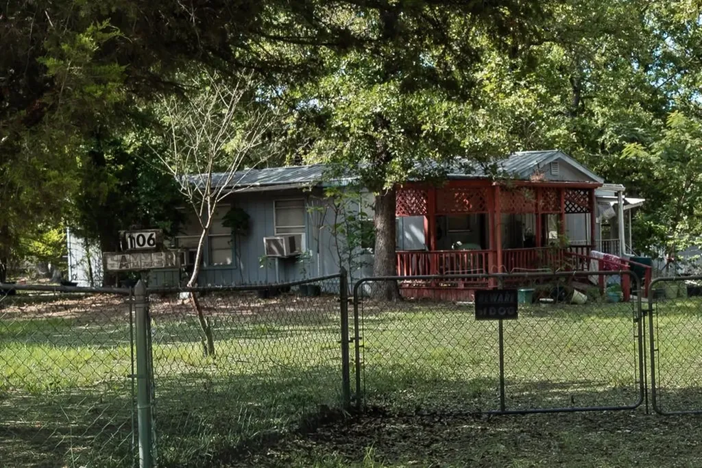106 Hammer Road Eustace TX 75124