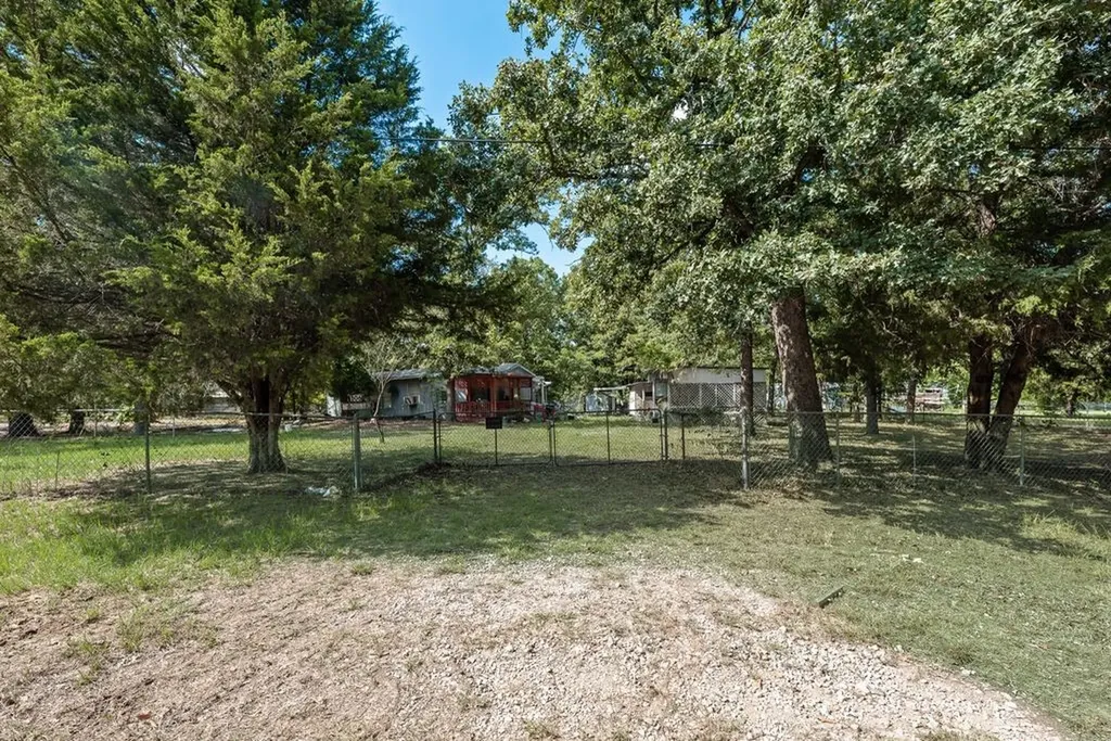 106 Hammer Road Eustace TX 75124