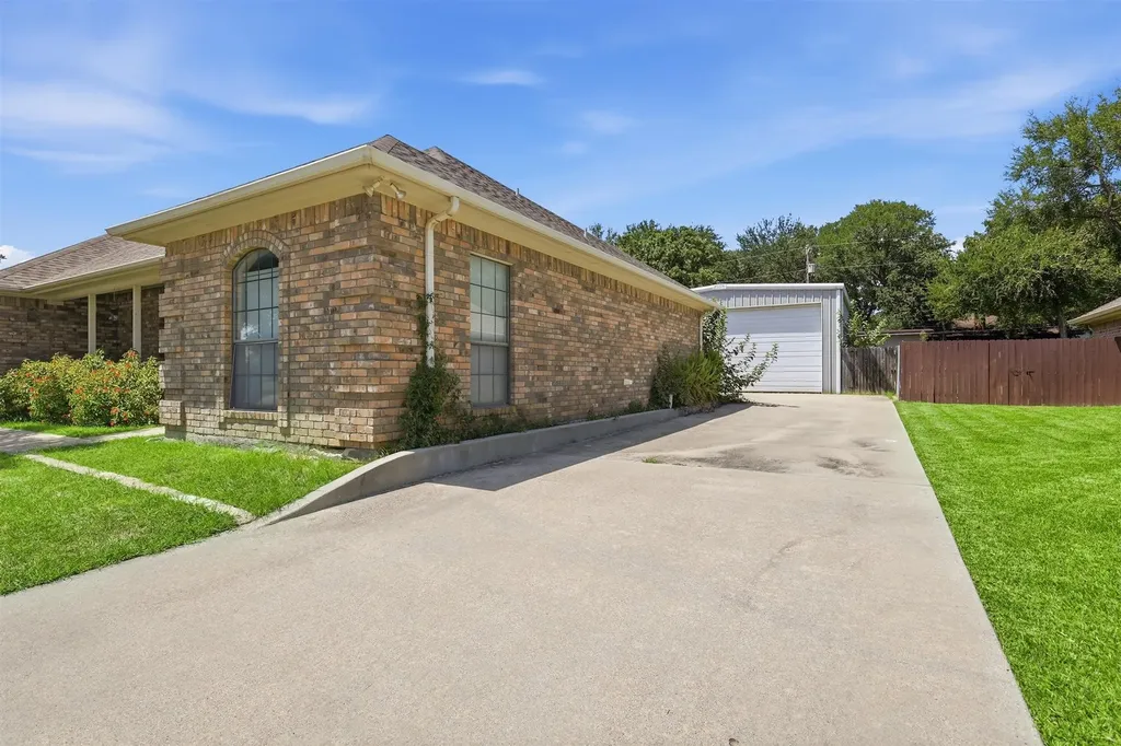 2103 Fair Oaks Drive Bridgeport TX 76426