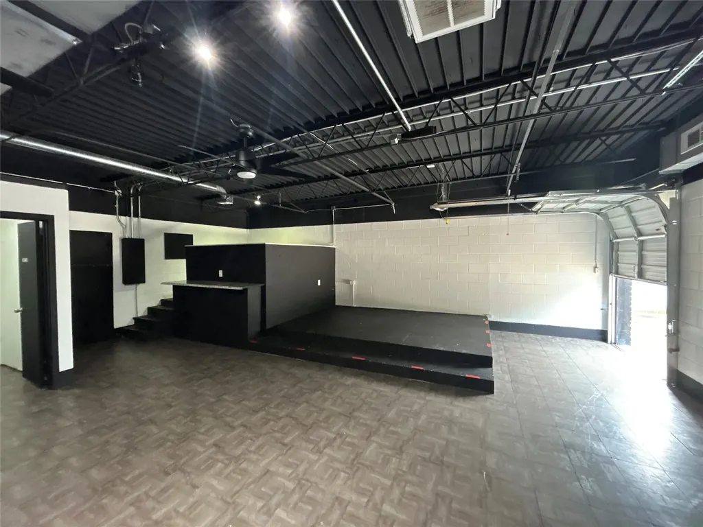 300 S Bowen Road Arlington TX 76013