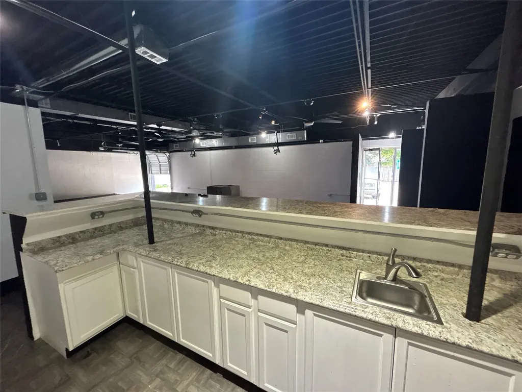 300 S Bowen Road Arlington TX 76013