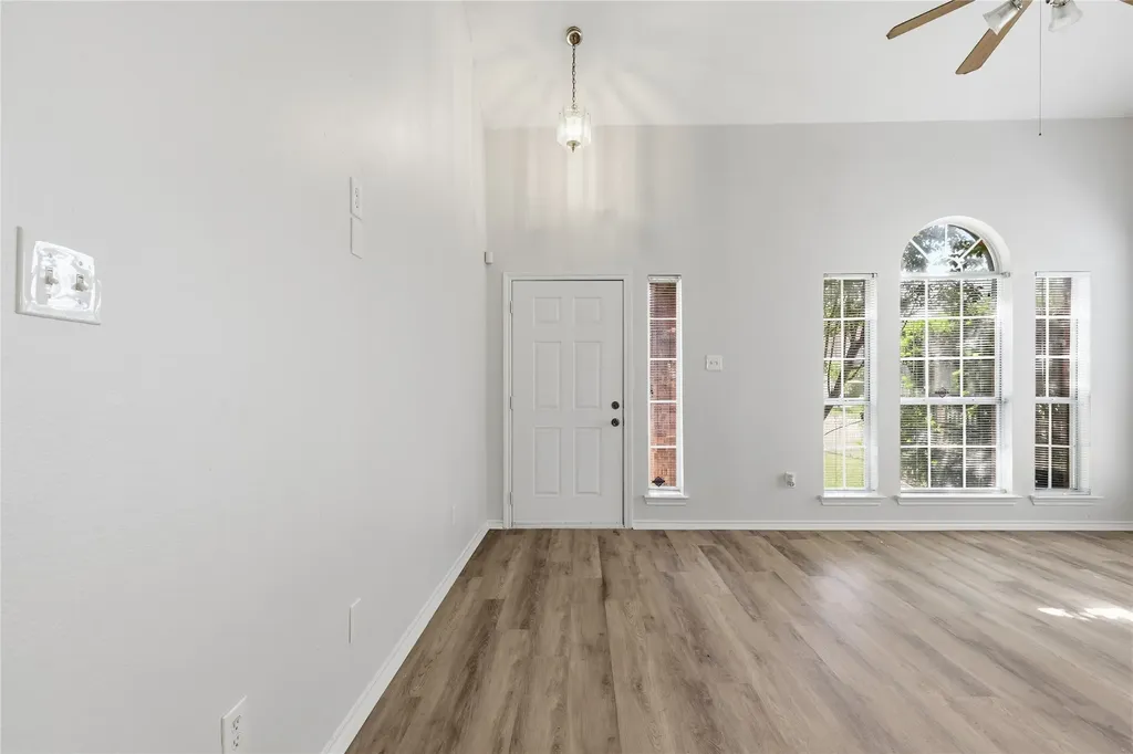 2843 Meadow Way Lane Dallas TX 75228