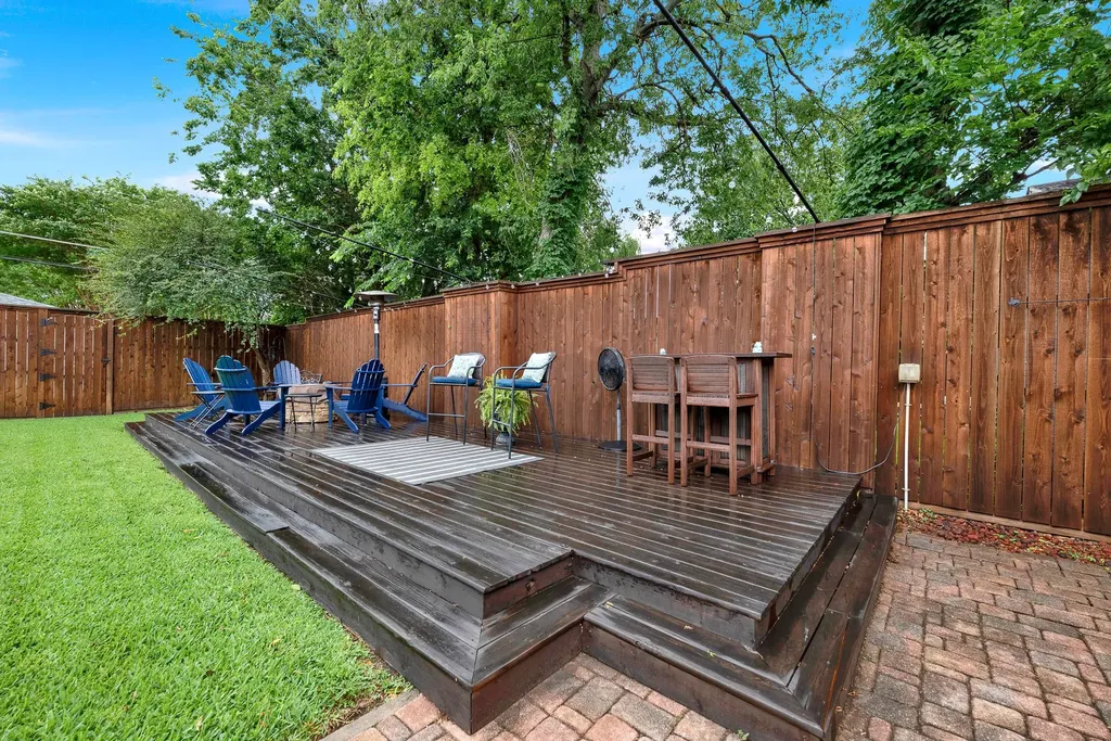 8835 Larchwood Drive Dallas TX 75238