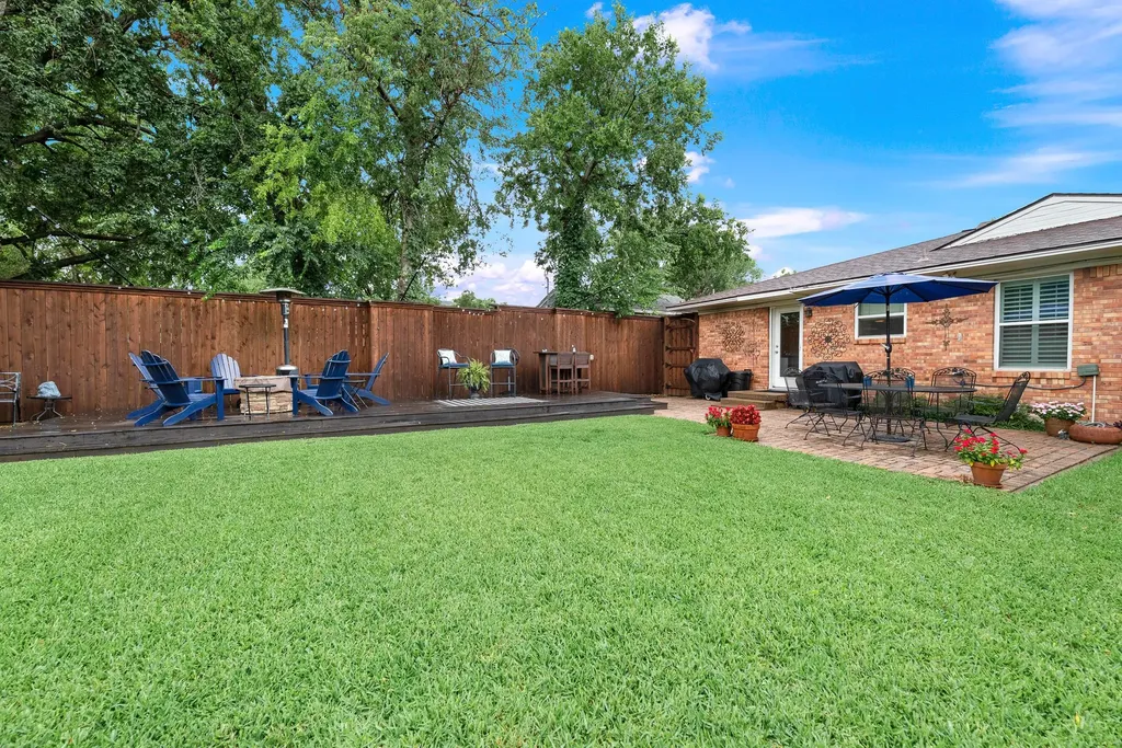 8835 Larchwood Drive Dallas TX 75238