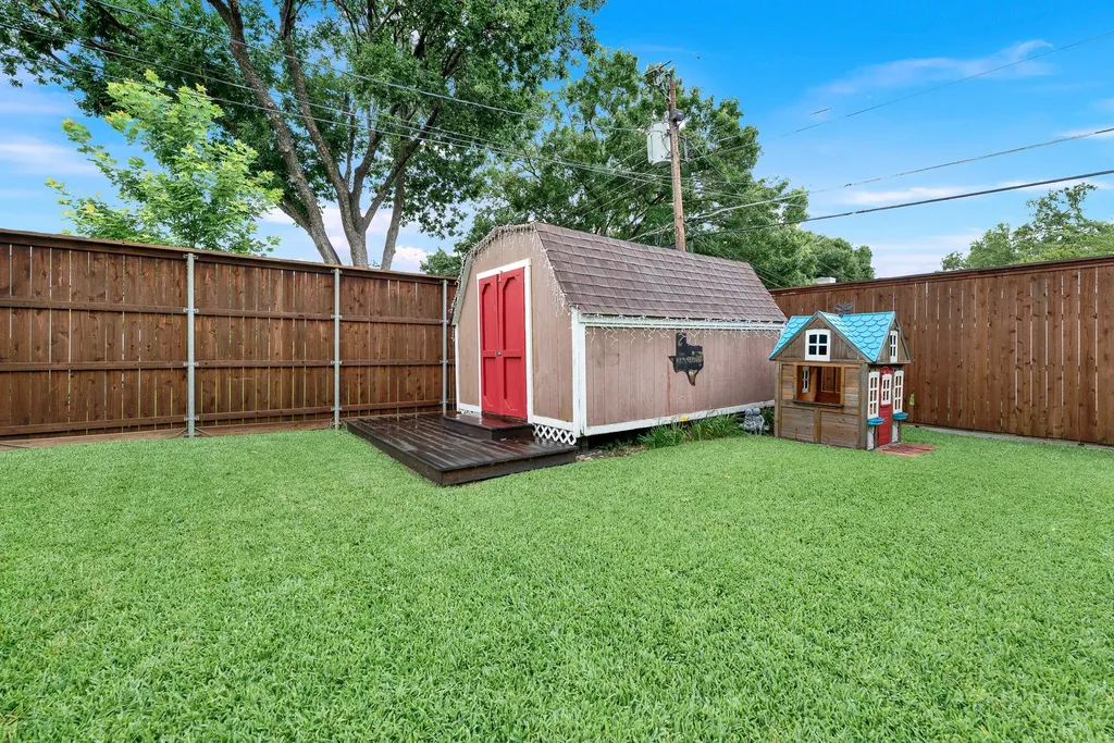 8835 Larchwood Drive Dallas TX 75238