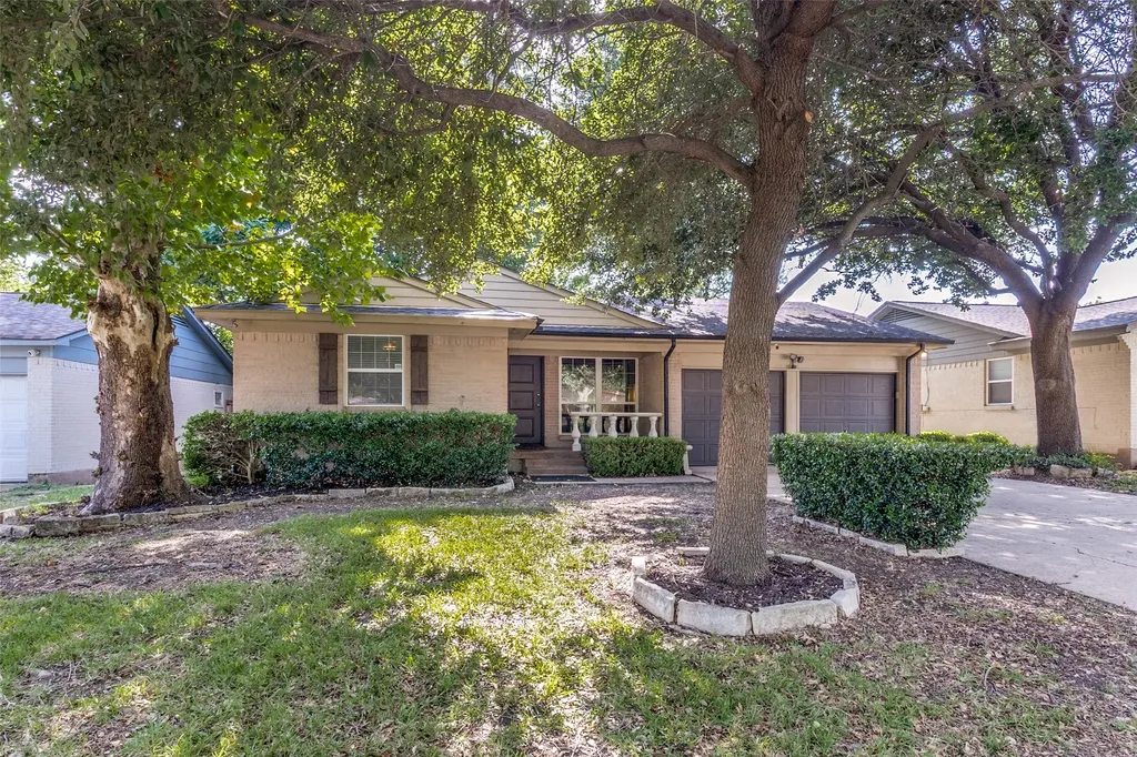 8935 Boundbrook Avenue Dallas TX 75243