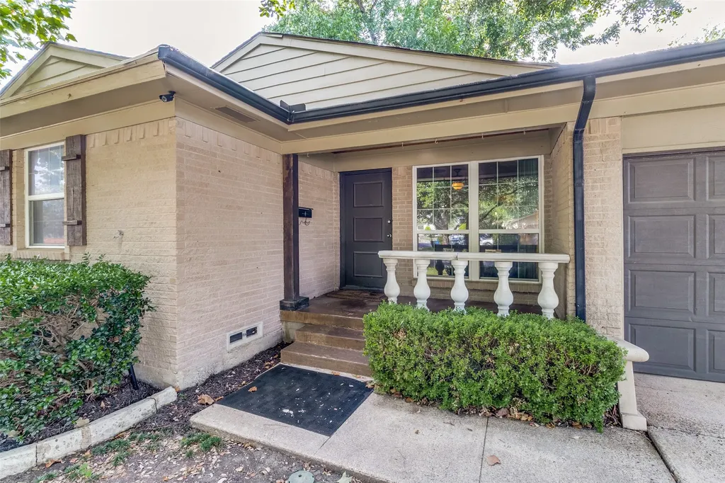 8935 Boundbrook Avenue Dallas TX 75243