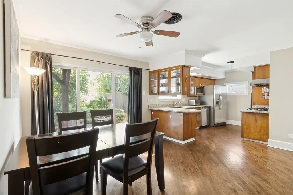 8935 Boundbrook Avenue Dallas TX 75243