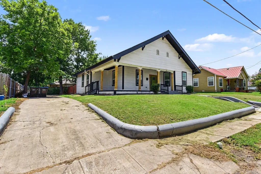 2611 Bourland Street Greenville TX 75401