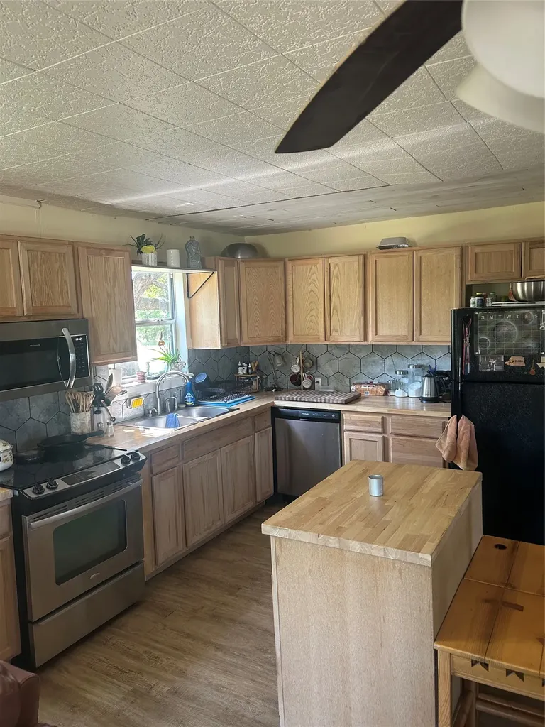 213 Private Road 1743b Clifton TX 76634