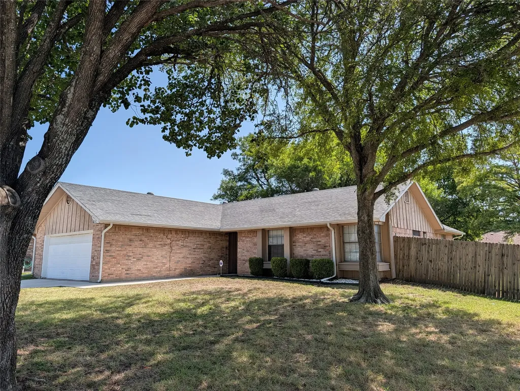 6211 Patriotic Court Arlington TX 76002