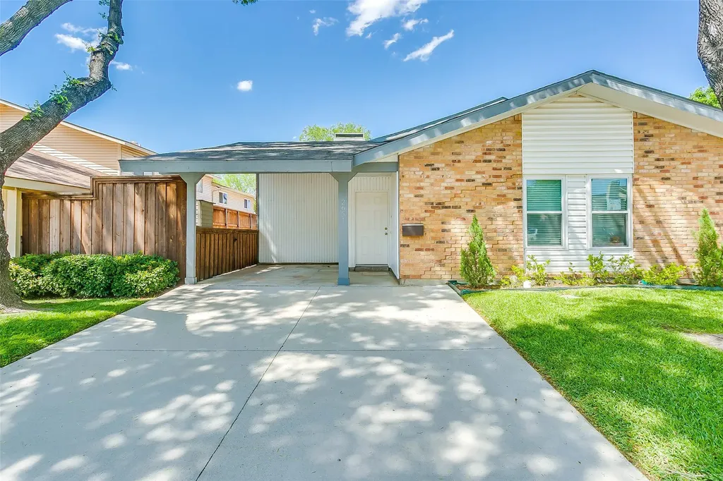 2651 Via Los Altos Carrollton TX 75006