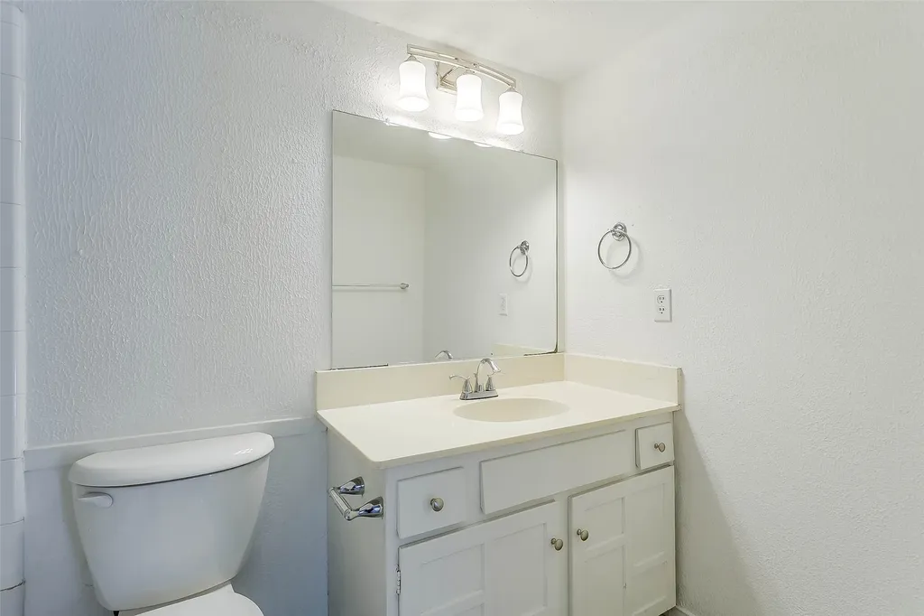 2651 Via Los Altos Carrollton TX 75006