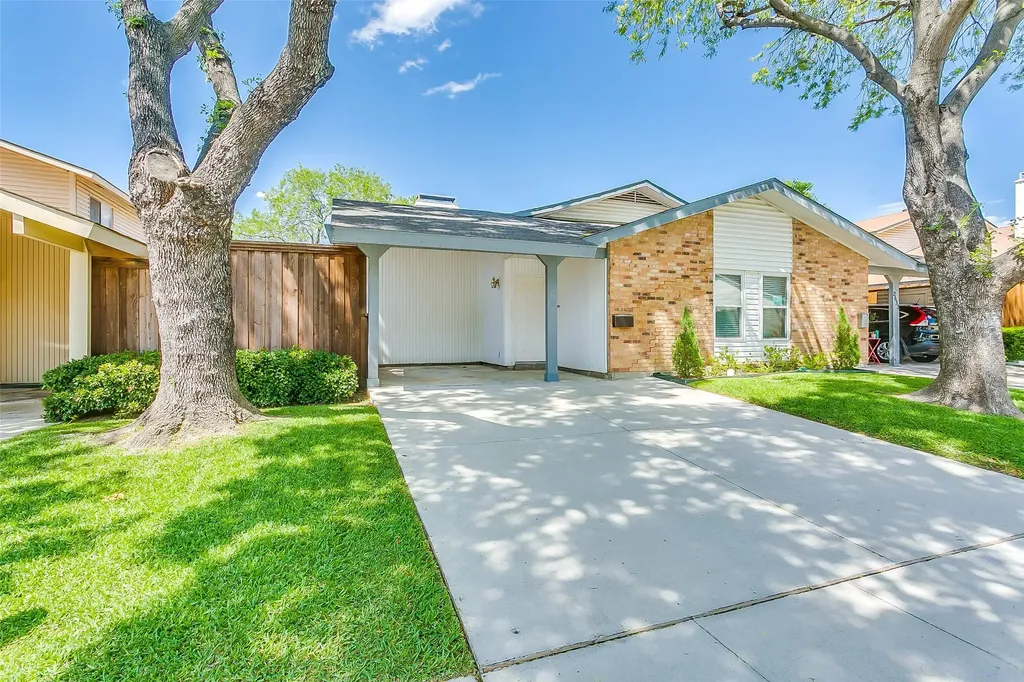 2651 Via Los Altos Carrollton TX 75006