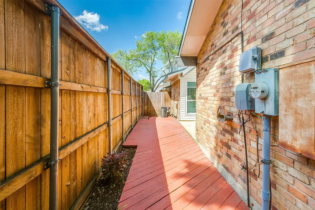 2651 Via Los Altos Carrollton TX 75006