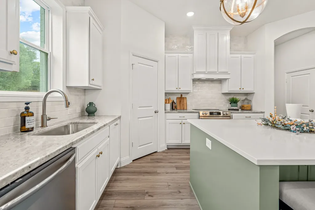 602 Sterling Drive Benbrook TX 76126