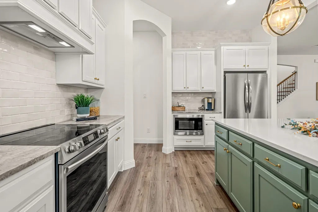 602 Sterling Drive Benbrook TX 76126