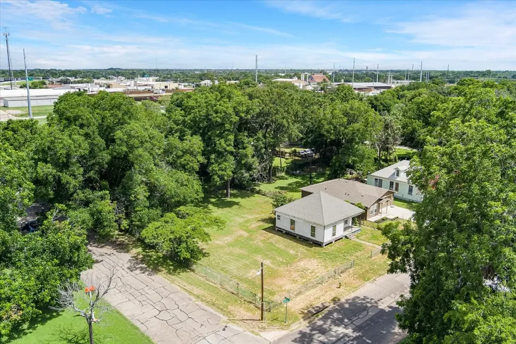 1000 E Calhoun Avenue Waco TX 76704