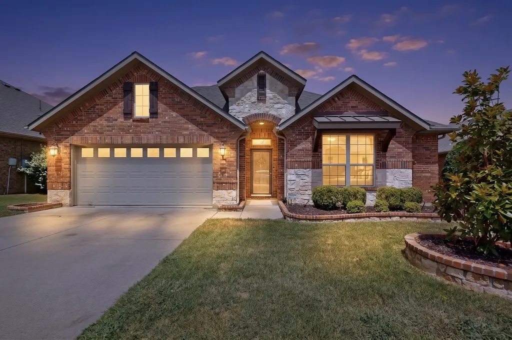 9215 Moon River Court Arlington TX 76002